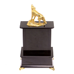 Часы настольные с декором в виде волка из натурального камня Офиокальцит Wolf Stone Clock варинант исполнения - 4 | Loft Concept в Челябинске