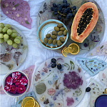 Круглый поднос из эпоксидной смолы с цветами белый Epoxy Resin Flowers Tray White варинант исполнения - 3 | Loft Concept в Челябинске