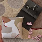 Подушка декоративная хлопковая бежевого цвета с абстрактным принтом Elysian Flow Sand варинант исполнения - 5 | Loft Concept в Челябинске