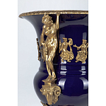 Ваза темно-синего цвета из фарфора с бронзовыми ручками в виде фигур Eden Garden porcelain and bronze варинант исполнения - 6 | Loft Concept в Челябинске