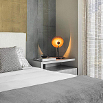 Настольная лампа с круглым деревянным отражателем и черным цилиндрическим плафоном Accord Lighting варинант исполнения - 7 | Loft Concept в Челябинске