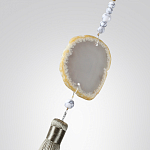 Подвесной светильник с шарообразным плафоном из белого стекла с подвеской из камня и кисточкой Agatelle варинант исполнения - 7 | Loft Concept в Челябинске