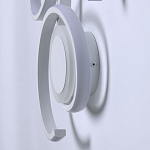 Бра белого цвета с изогнутыми световыми линиями и круглым основанием Luke Lampco Tracer Lamp варинант исполнения - 6 | Loft Concept в Челябинске