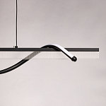 Люстра линейная черного цвета с волнообразным металлическим элементом Luke Lampco Tracer Lamp варинант исполнения - 8 | Loft Concept в Челябинске