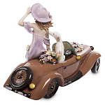 Статуэтка фарфоровая Девушка с автомобилем Charming Statuette варинант исполнения - 2 | Loft Concept в Челябинске