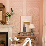 Обои ручная роспись Jharokha Arches Original colourway on pink painted Xuan paper варинант исполнения - 2 | Loft Concept в Челябинске