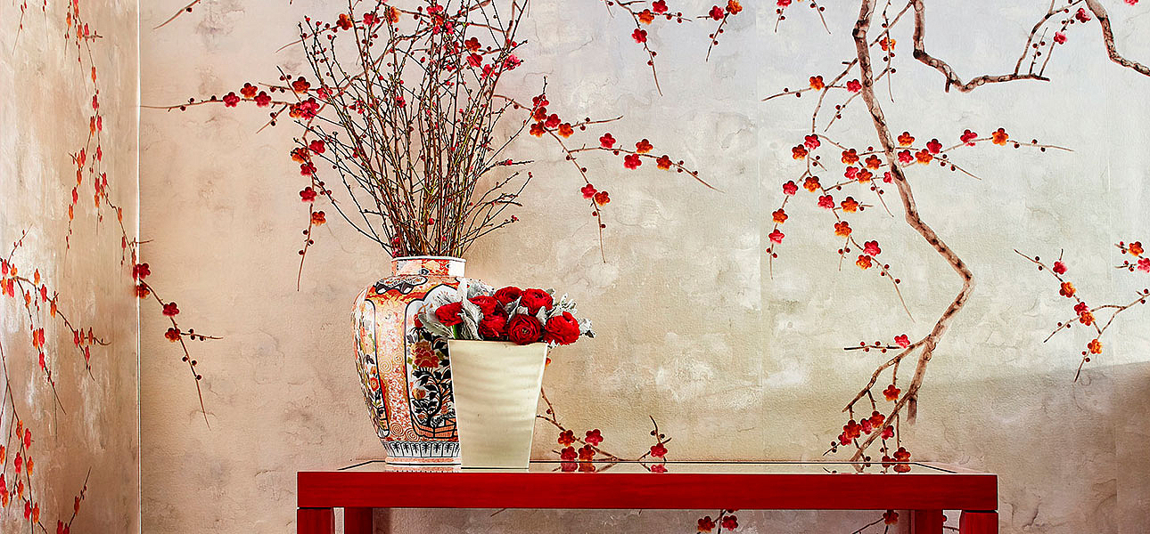 Обои ручная роспись Plum Blossom Original colourway on Tarnished Silver gilded paper with pearlescent antiquing Обои ручная роспись Plum Blossom Original colourway on Tarnished Silver gilded paper with pearlescent antiquing - Loft-Concept в Челябинске