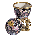 Шкатулка в форме яйца на величественных львах из фарфора с бронзовыми элементами Eden Garden варинант исполнения - 2 | Loft Concept в Челябинске