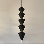 Подвесной светильник светодиодный в виде ряда черных металлических конусов  Herringbone варинант исполнения - 4 | Loft Concept в Челябинске