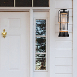 Настенный фонарь цилиндрической формы с рифленым стеклом в золотом каркасе на черном прямоугольном основании Eurofase варинант исполнения - 7 | Loft Concept в Челябинске