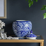 Ваза округлой формы с синей росписью и цветочным узором Blue & White Ornament варинант исполнения - 6 | Loft Concept в Челябинске