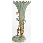 Ваза зеленая фарфоровая с волнистым краем с бронзовой фигуркой журавля Eden Garden  варинант исполнения - 2 | Loft Concept в Челябинске