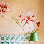 Обои ручная роспись Lilium Special Colourway on yellow painted silk варинант исполнения - 2 | Loft Concept в Челябинске