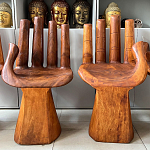 Стул из массива дерева в виде руки Buddha