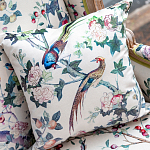 Подушка декоративная с изображением птицы в саду Beige Chinoiserie Birds in the Rose Garden Cushion варинант исполнения - 2 | Loft Concept в Челябинске